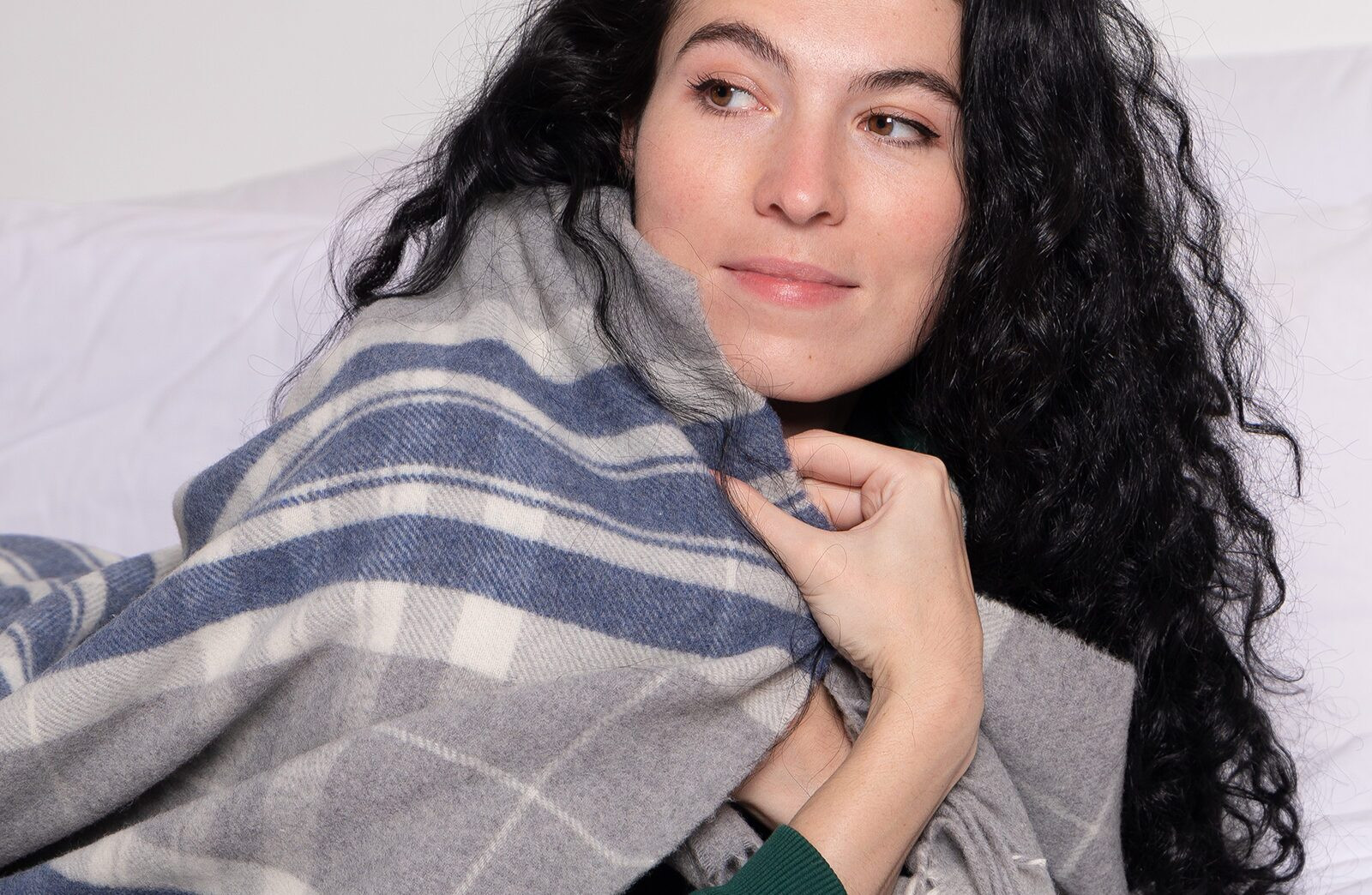 Plaid en laine qui gratte : que faire, et quel plaid ne gratte pas ?